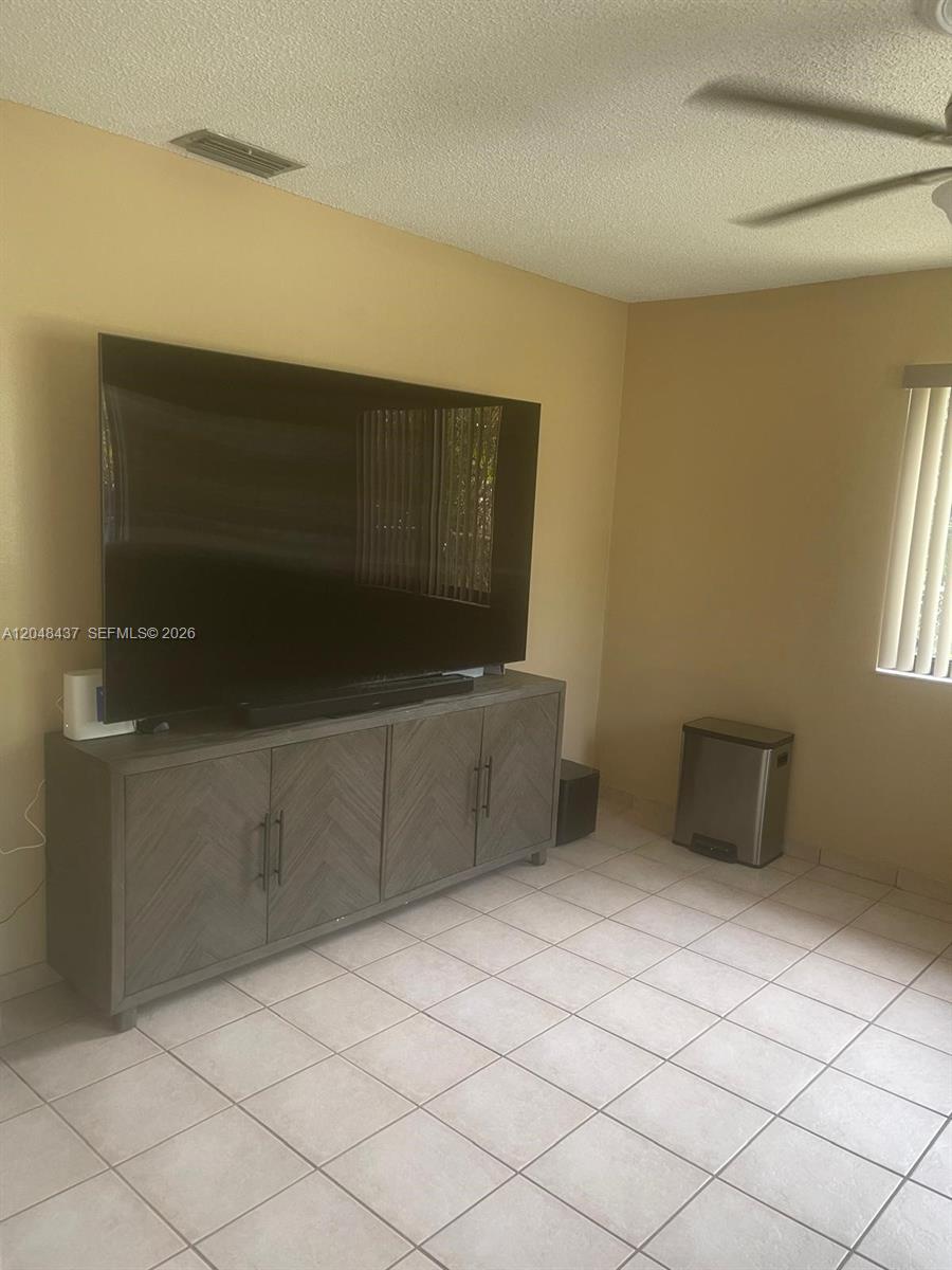 430 Southeast 5th Street Hialeah, FL 33010 - Photo 5 of 24