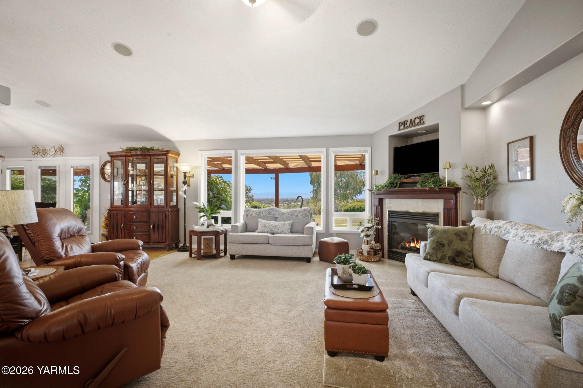 347 Ballard Road Zillah, WA 98953 - Photo 13 of 33 13 Formal Living Room