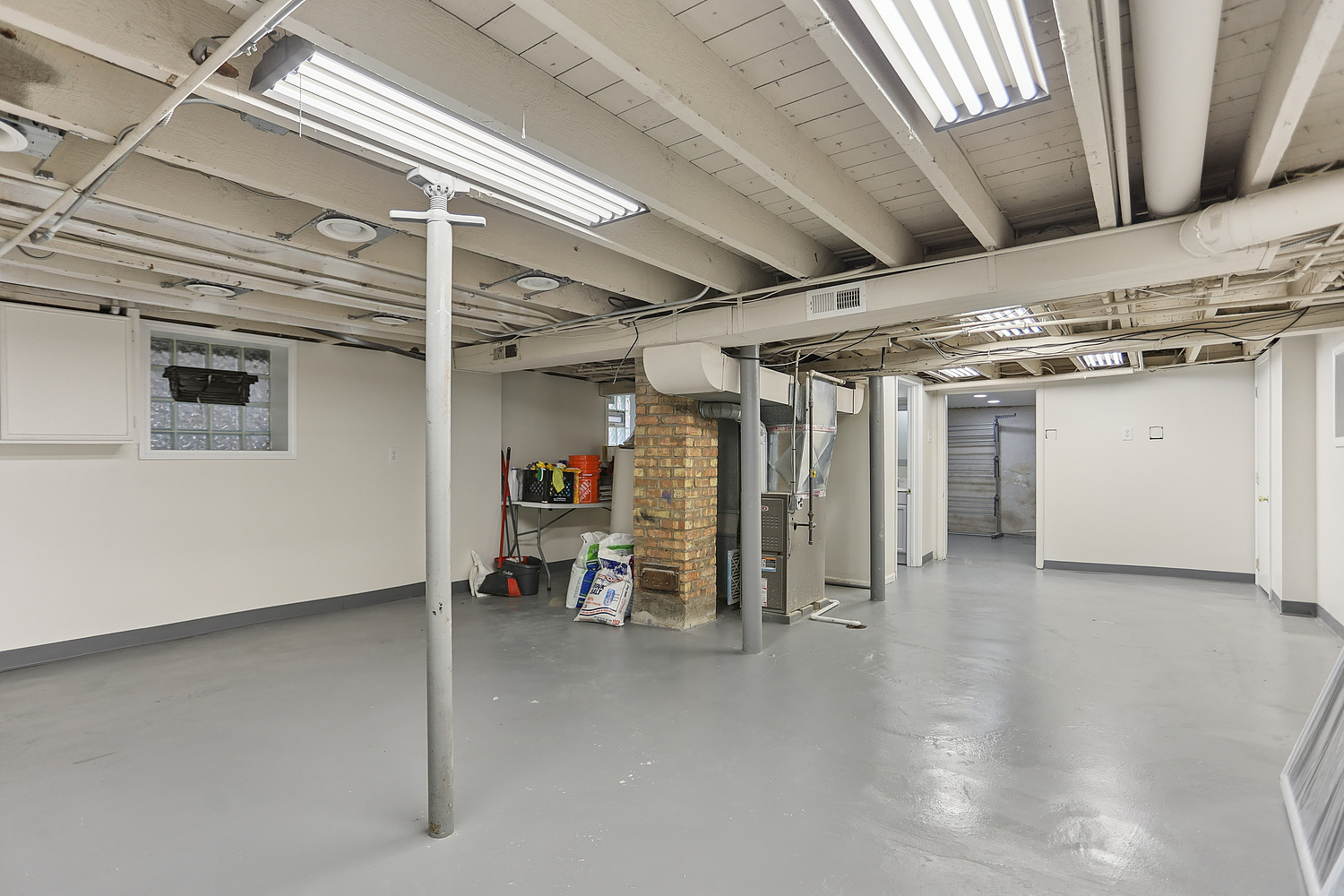 3227 South Wells Street, Unit COACHHOUSE Chicago, IL 60616 - Photo 17 of 18 a view of a storage room