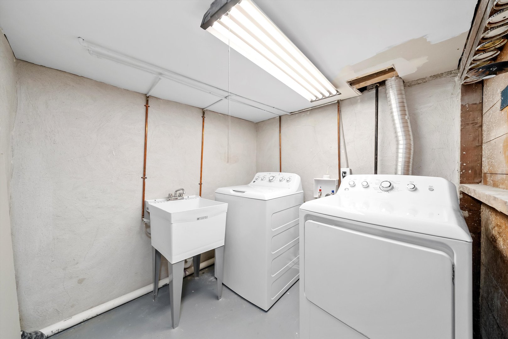 3227 South Wells Street, Unit COACHHOUSE Chicago, IL 60616 - Photo 20 of 20 a utility room with dryer and washer