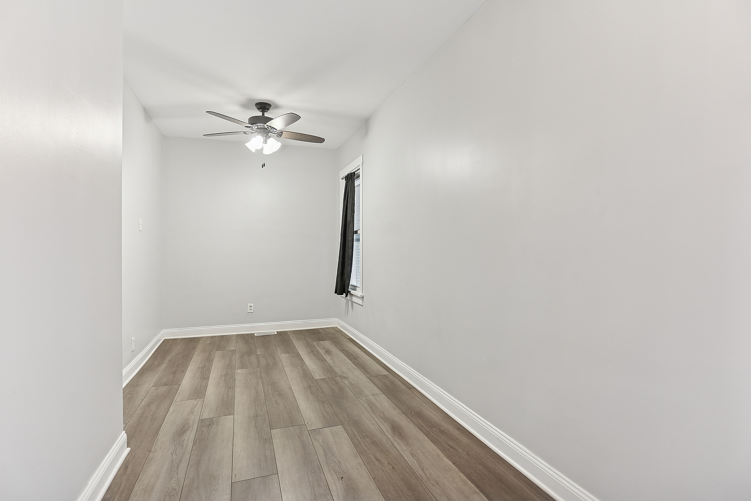 3227 South Wells Street, Unit COACHHOUSE Chicago, IL 60616 - Photo 9 of 18 a view of a room with a ceiling fan and a fan