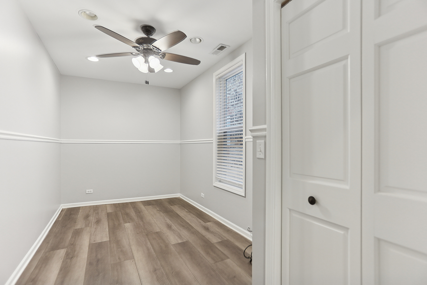 3227 South Wells Street, Unit COACHHOUSE Chicago, IL 60616 - Photo 10 of 18 wooden floor in an empty room with a window