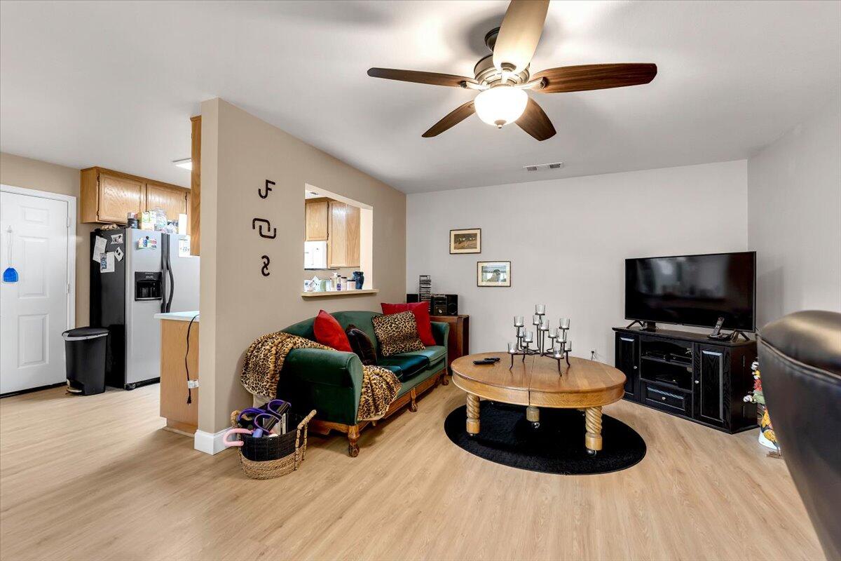 4597 Lynbrook Loop Redding, CA 96003 - Photo 21 of 36 Unit 2 - living area