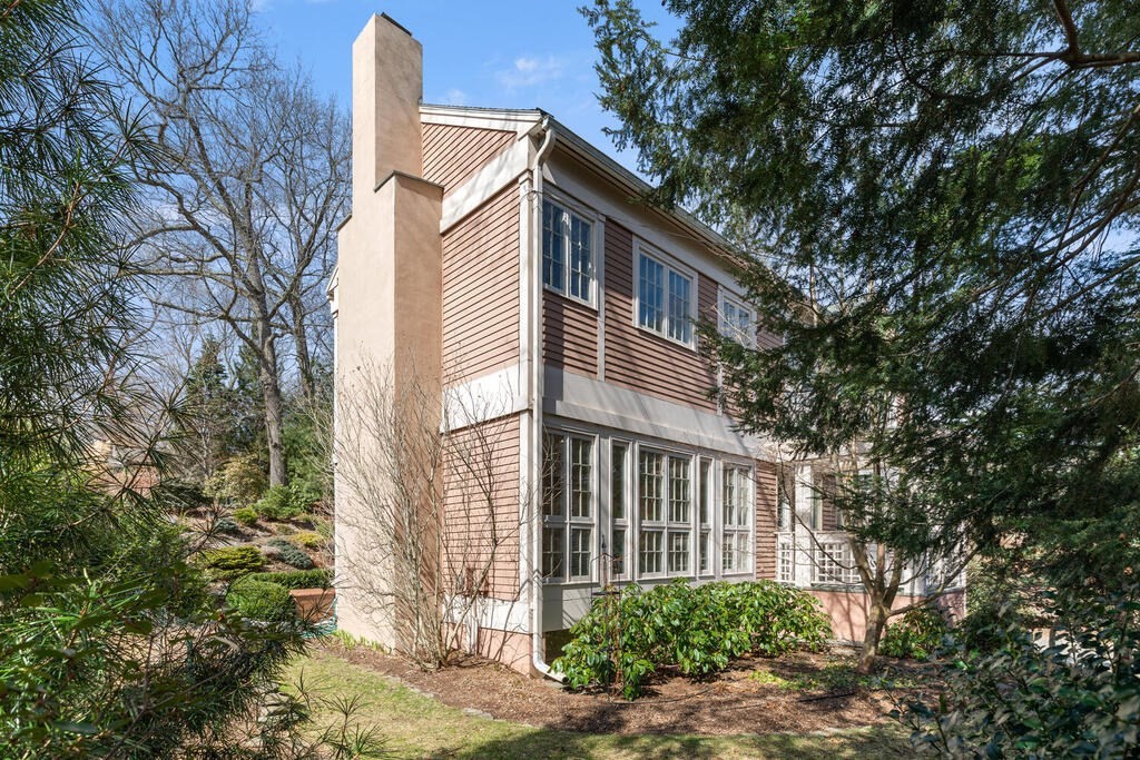 93 Pleasant Street Lexington, MA 02421 - Photo 3 of 34 Gallery Image 3