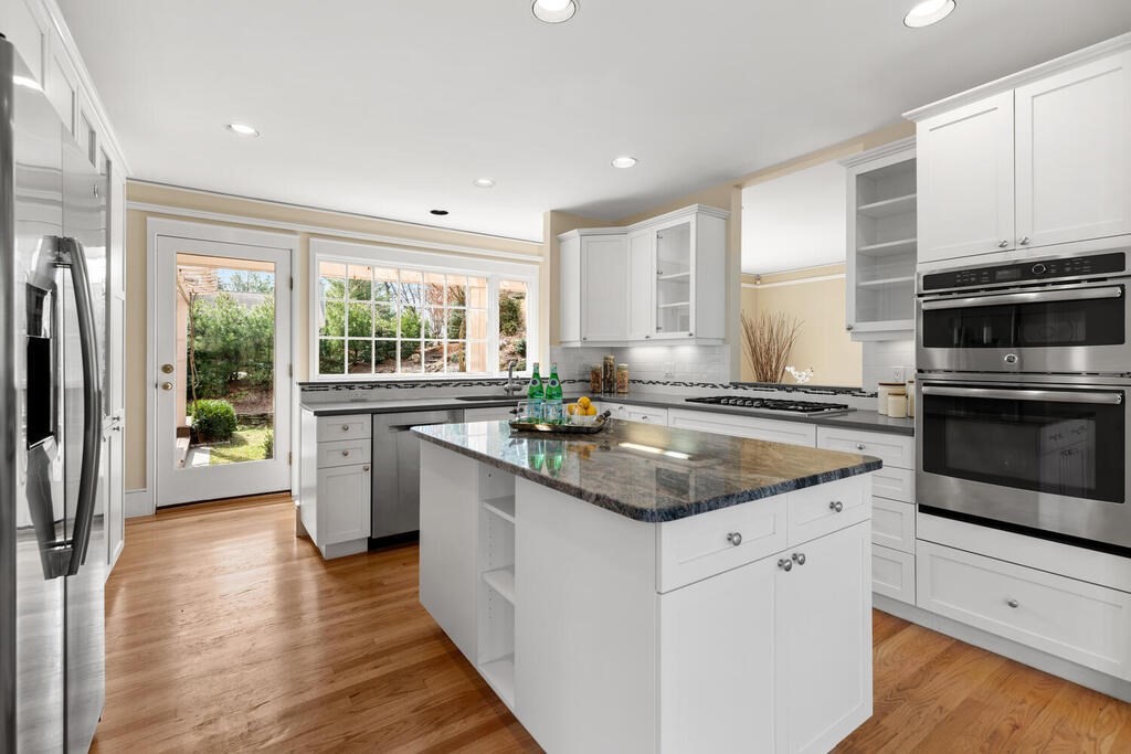 93 Pleasant Street Lexington, MA 02421 - Photo 8 of 34 Gallery Image 8