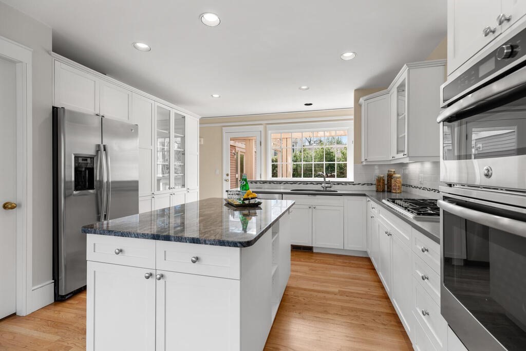 93 Pleasant Street Lexington, MA 02421 - Photo 9 of 34 Gallery Image 9