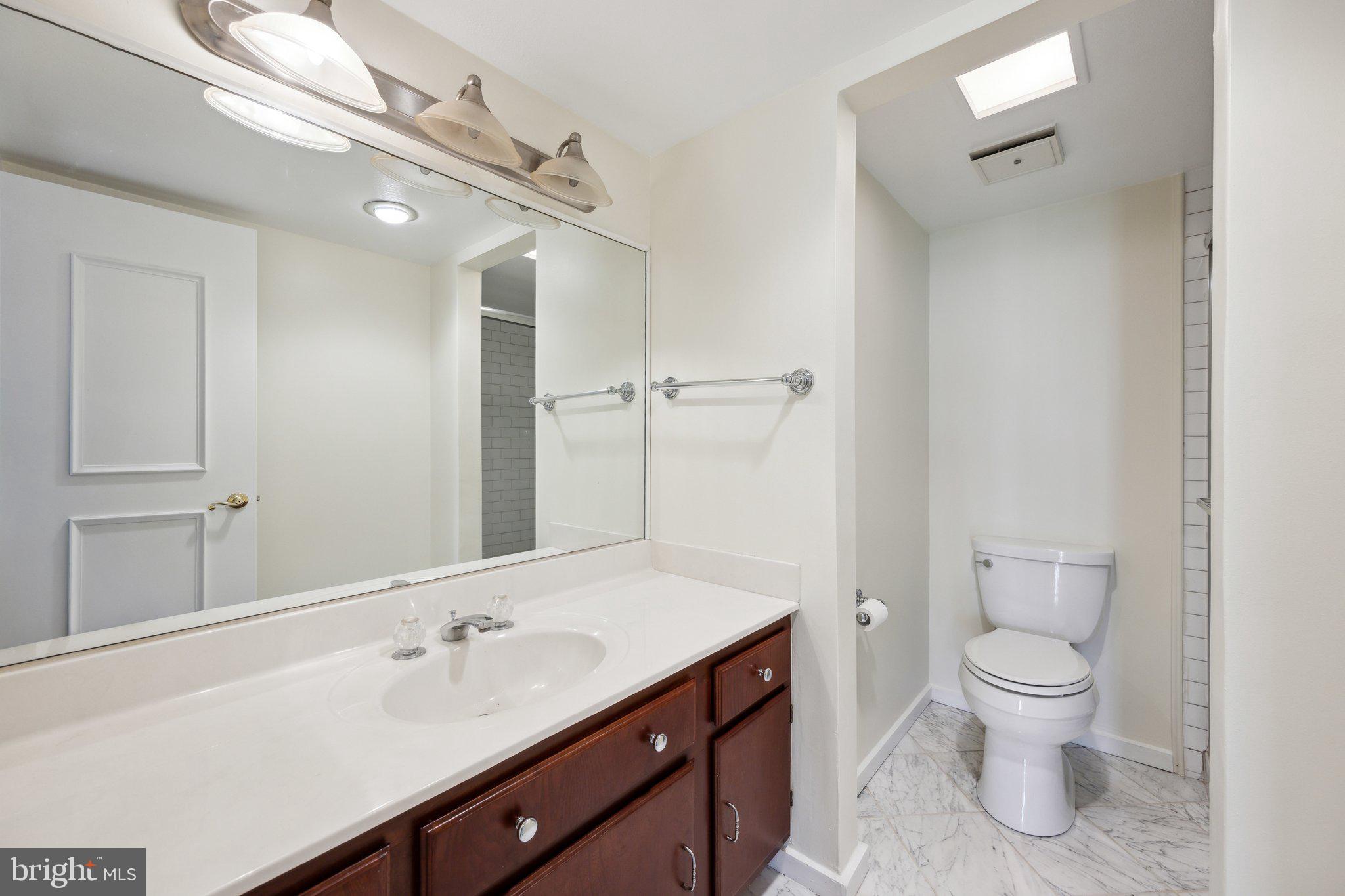 6101 Edsall Road, Unit 1408 Alexandria, VA 22304 - Photo 16 of 25 Hall Bath