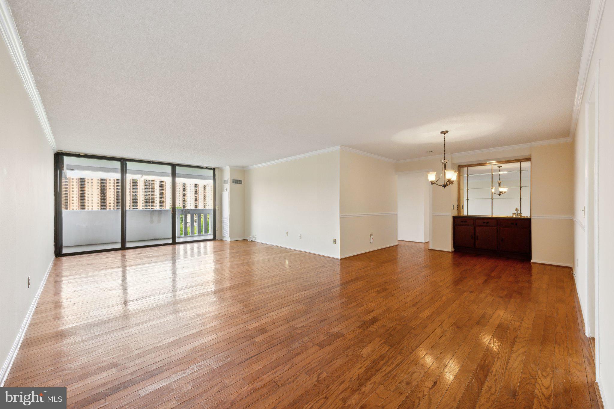 6101 Edsall Road, Unit 1408 Alexandria, VA 22304 - Photo 2 of 25 Living & Dining Areas