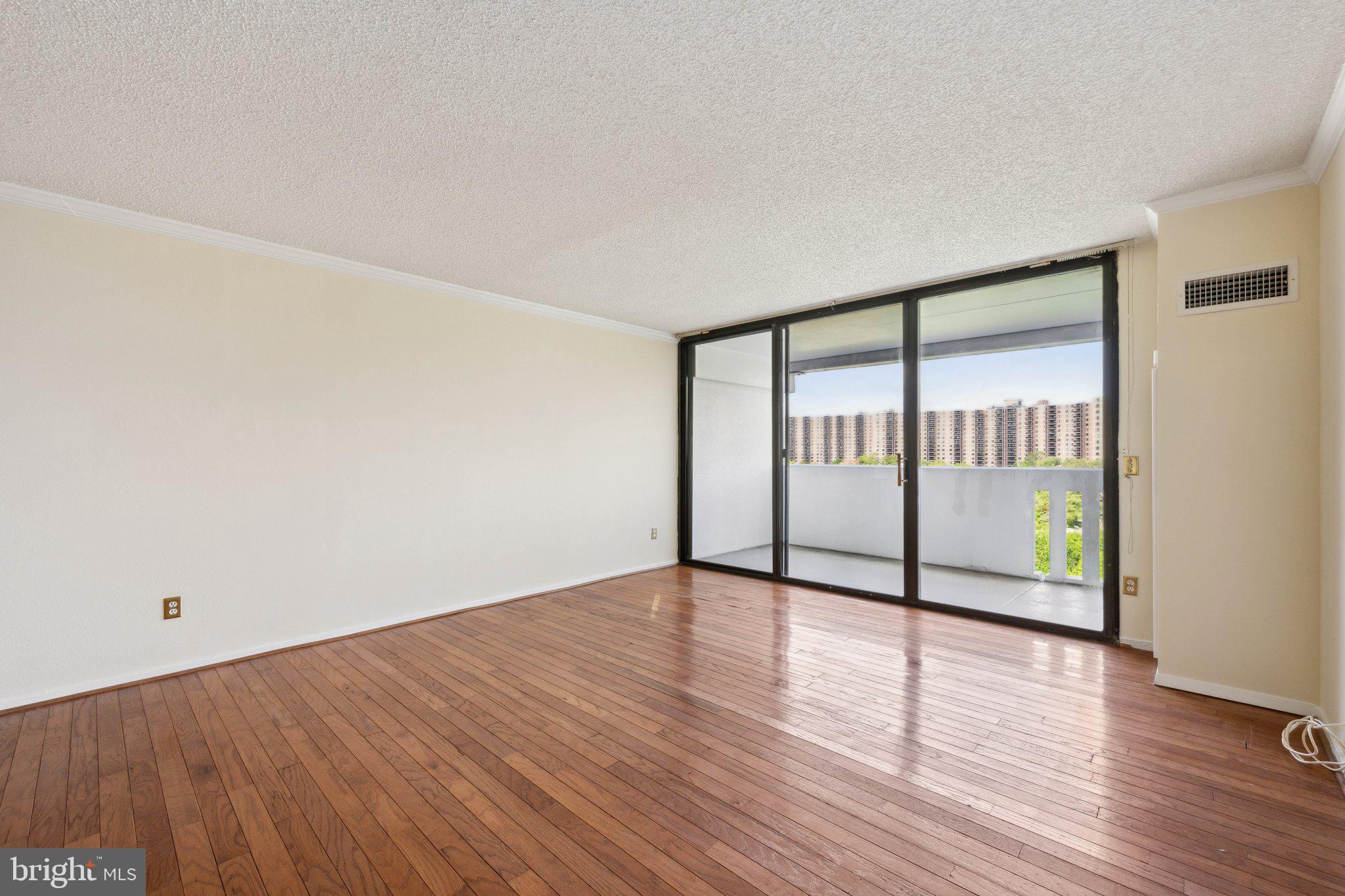 6101 Edsall Road, Unit 1408 Alexandria, VA 22304 - Photo 3 of 25 Living Area