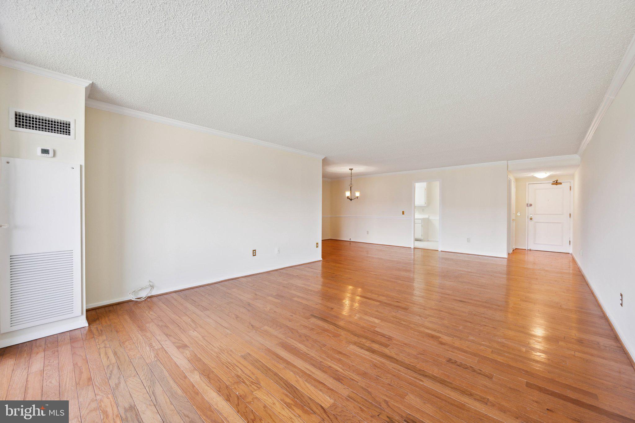 6101 Edsall Road, Unit 1408 Alexandria, VA 22304 - Photo 4 of 25 Living Area