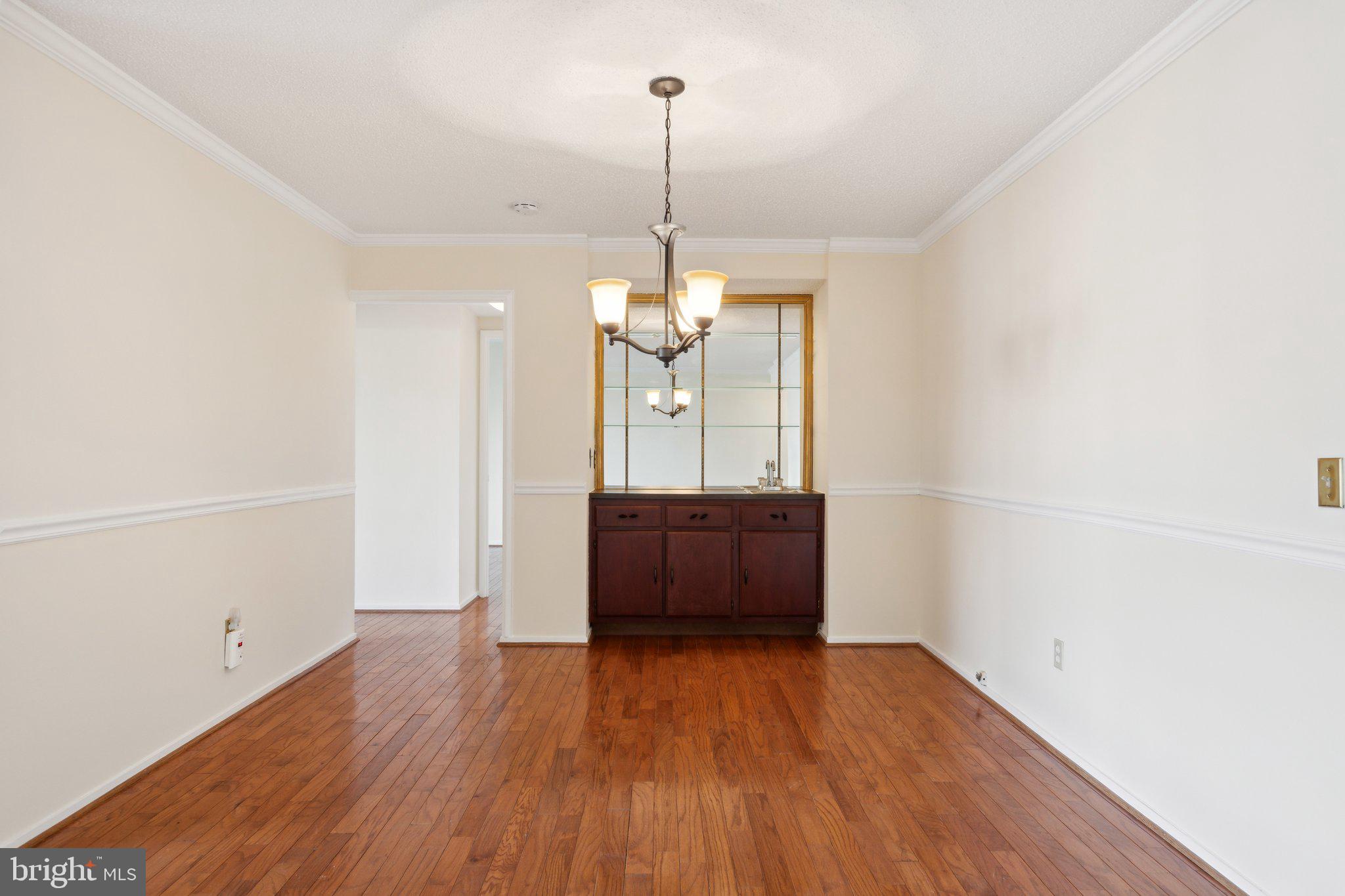 6101 Edsall Road, Unit 1408 Alexandria, VA 22304 - Photo 6 of 25 Dining Area