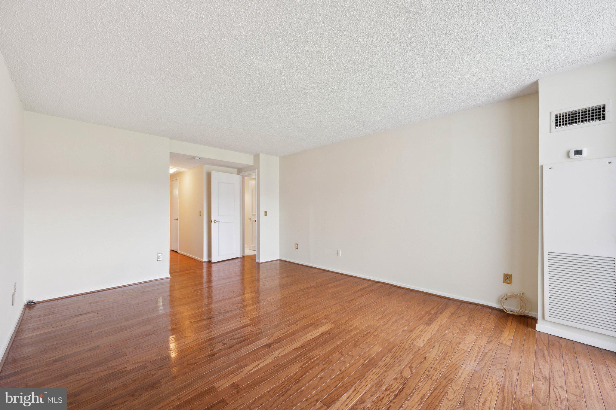 6101 Edsall Road, Unit 1408 Alexandria, VA 22304 - Photo 10 of 25 Primary Bedroom