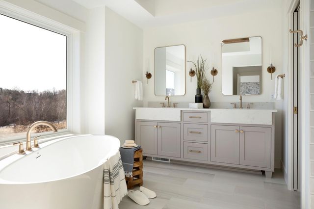 $2,995,900 | 18995 Maple Lane, Deephaven, MN 55331