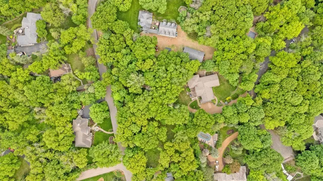 $2,995,900 | 18995 Maple Lane, Deephaven, MN 55331