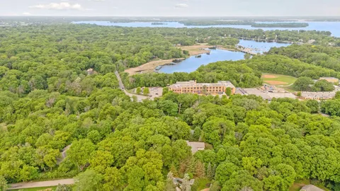 $2,995,900 | 18995 Maple Lane, Deephaven, MN 55331