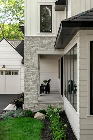 $2,995,900 | 18995 Maple Lane, Deephaven, MN 55331