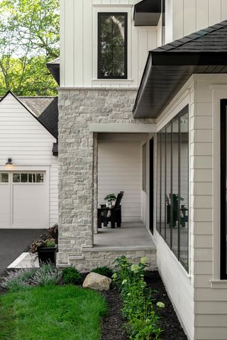 $2,995,900 | 18995 Maple Lane, Deephaven, MN 55331