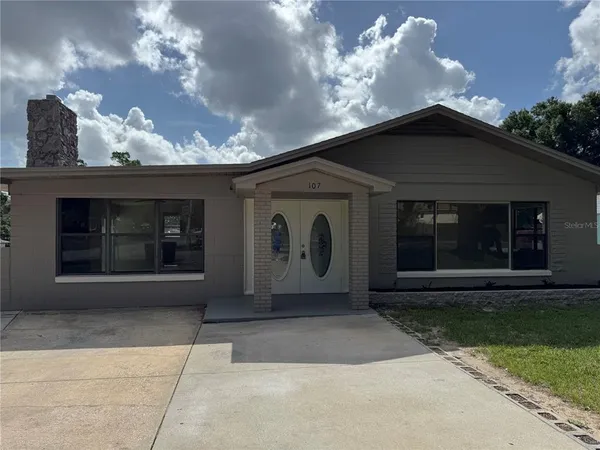 $2,300 | 107 North Galena Avenue, Minneola, FL 34715