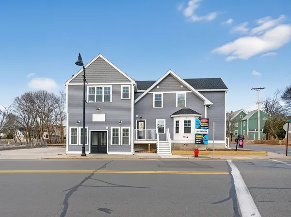 $2,400 | 371 Cabot Street, Unit 203, Beverly, MA 01915