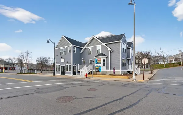 $2,400 | 371 Cabot Street, Unit 203, Beverly, MA 01915