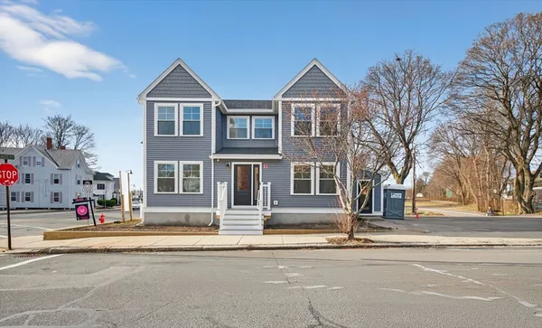 $2,400 | 371 Cabot Street, Unit 203, Beverly, MA 01915