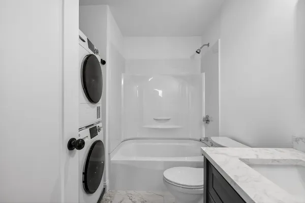 $2,400 | 371 Cabot Street, Unit 203, Beverly, MA 01915