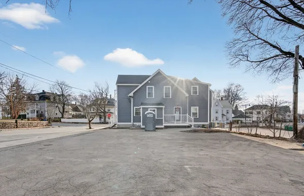 $2,400 | 371 Cabot Street, Unit 203, Beverly, MA 01915