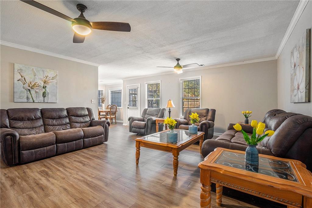 2000 Sage Court Loganville, GA 30052 - Photo 10 of 35 a living room with furniture