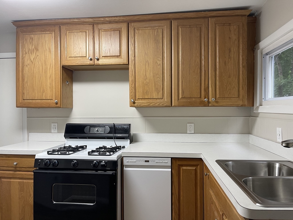 22 Oakland Road, Unit 22 Sharon, MA 02067 - Photo 4 of 16