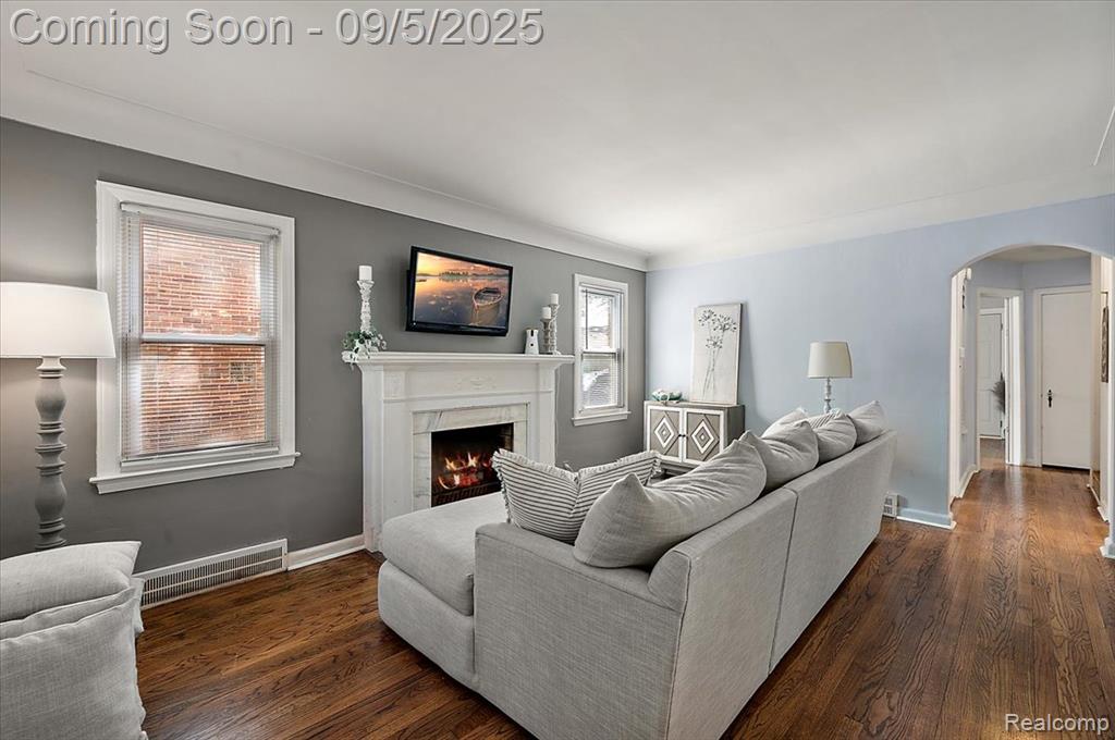 2151 Hawthorne Road Grosse Pointe Woods, MI 48236 - Photo 4 of 38