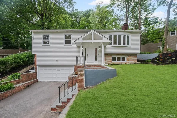 $6,200 | 26 Ravine Road, Great Neck, NY 11023