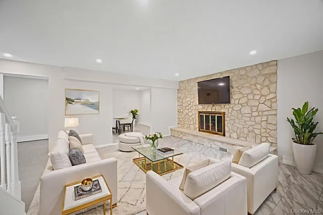 $6,800 | 26 Ravine Road, Great Neck, NY 11023