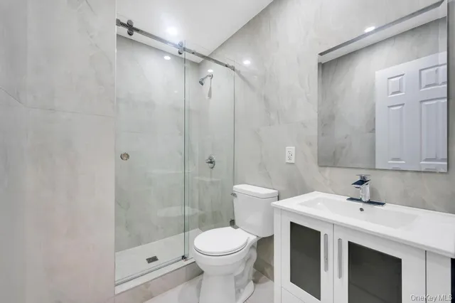 $6,800 | 26 Ravine Road, Great Neck, NY 11023