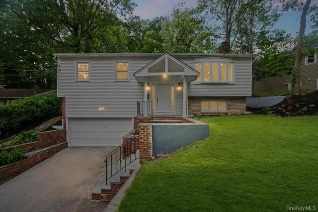 $6,800 | 26 Ravine Road, Great Neck, NY 11023