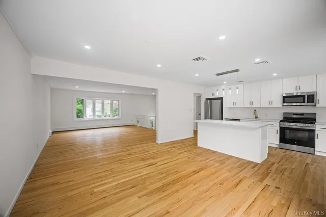 $6,800 | 26 Ravine Road, Great Neck, NY 11023