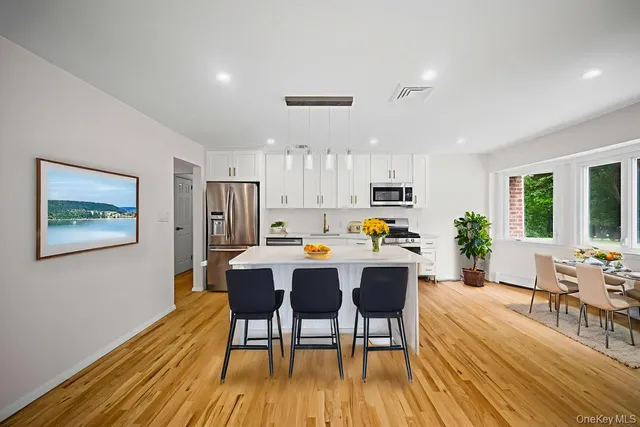 $6,800 | 26 Ravine Road, Great Neck, NY 11023