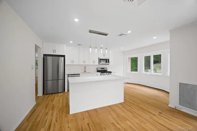 $6,800 | 26 Ravine Road, Great Neck, NY 11023