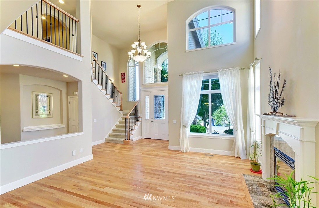 18719 36th Drive Southeast Bothell, WA 98012 - Photo 4 of 25 Gallery Image 4