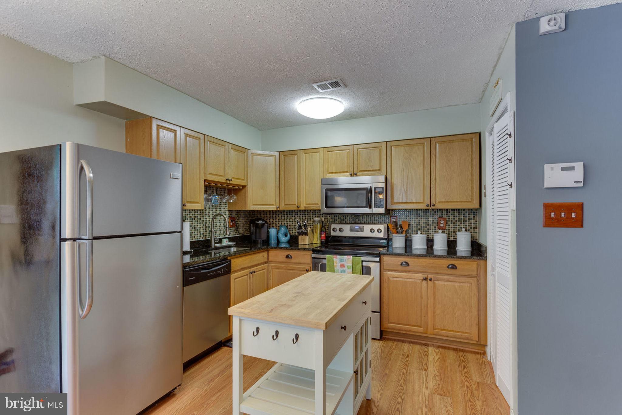 2287 White Cornus Lane Reston, VA 20191 - Photo 14 of 28 Kitchen