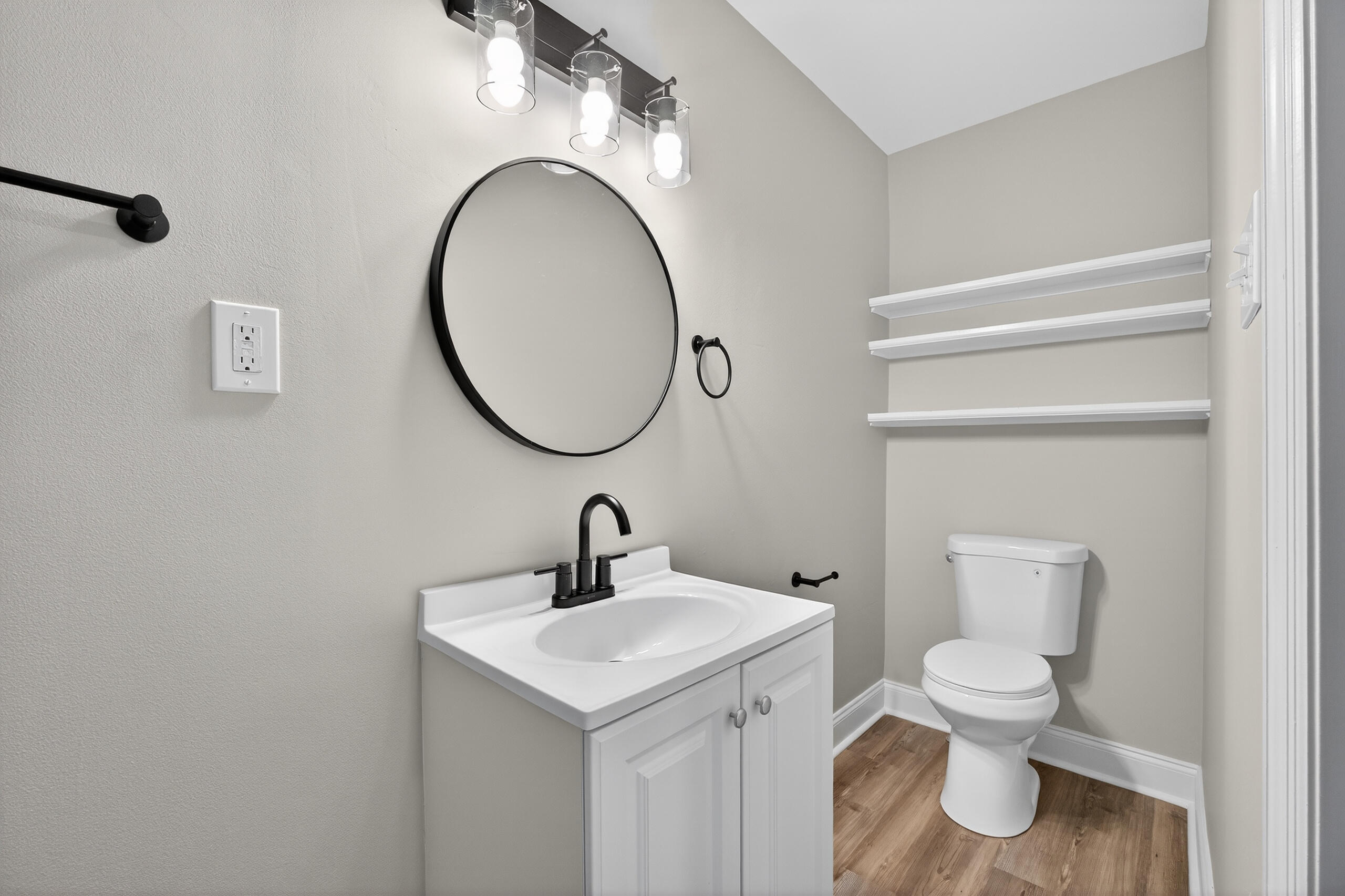 1621 Pendleton Road Augusta, GA 30904 - Photo 15 of 26 Owner Bath Toilet & Sink