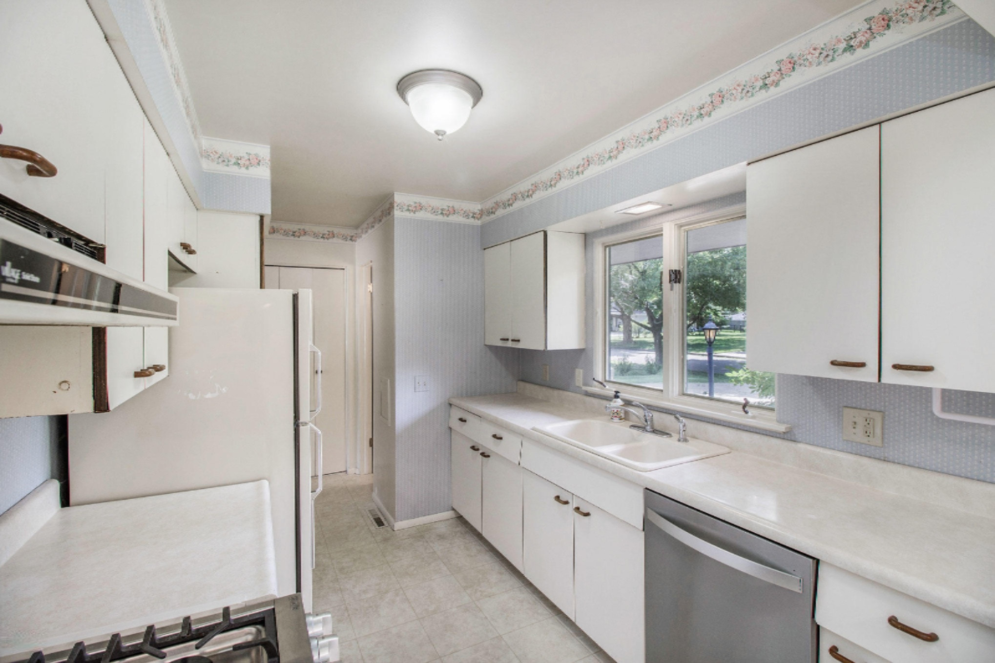 2521 Ferdon Road Kalamazoo, MI 49008 - Photo 6 of 20 7DII9033