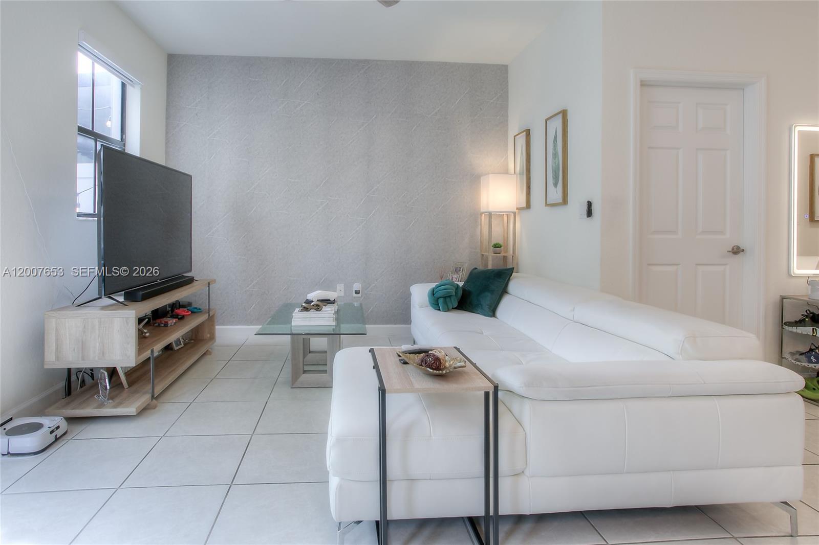 11017 West 33rd Way Hialeah, FL 33018 - Photo 3 of 16