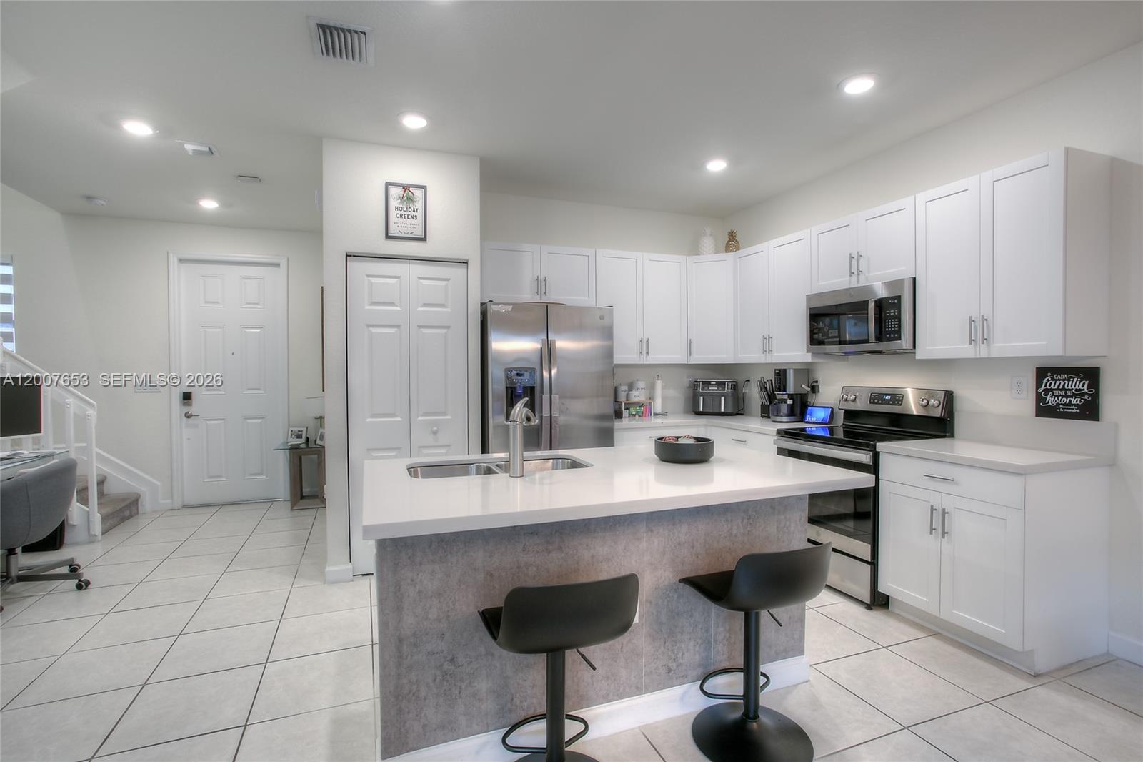 11017 West 33rd Way Hialeah, FL 33018 - Photo 4 of 16