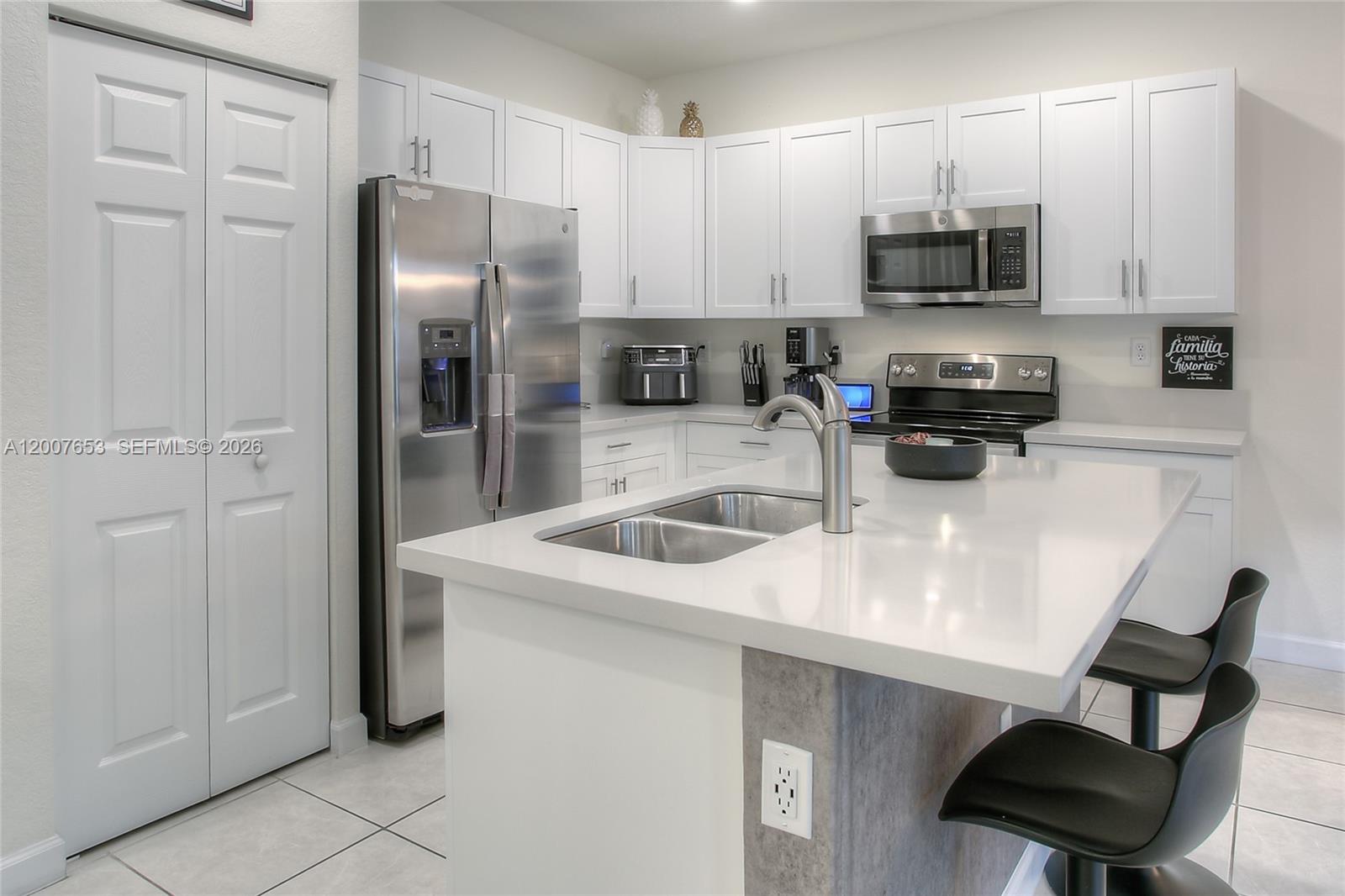 11017 West 33rd Way Hialeah, FL 33018 - Photo 5 of 16