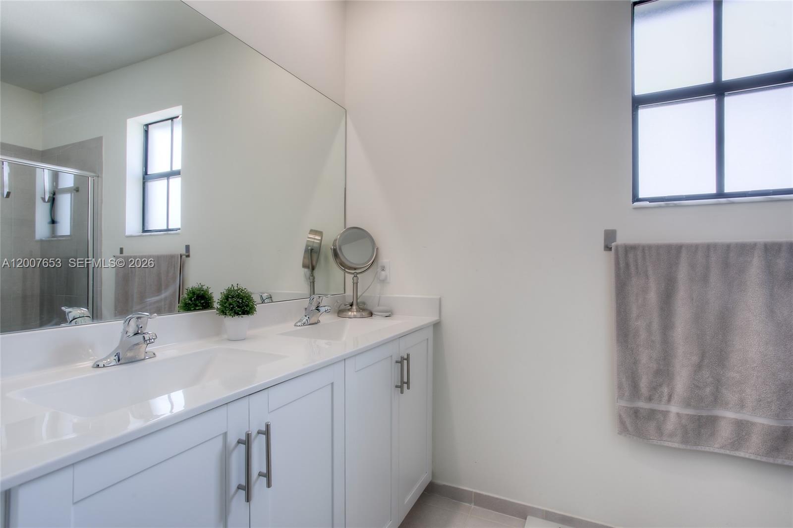 11017 West 33rd Way Hialeah, FL 33018 - Photo 9 of 16