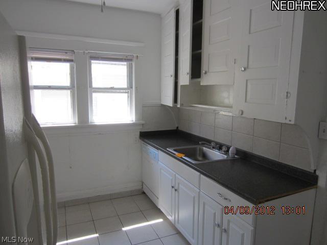 2182 Edgewood Road Cleveland, OH 44118 - Photo 8 of 10
