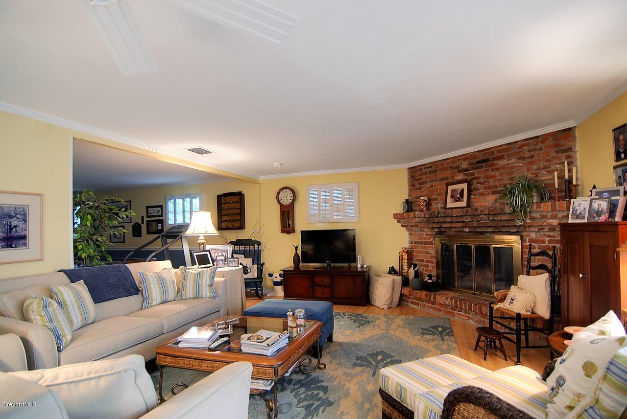 210 Bimini Road Cocoa Beach, FL 32931 - Photo 14 of 32 Family Room