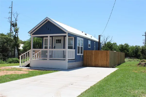 $135,000 | 141 North 9th Avenue, Munday, TX 76371