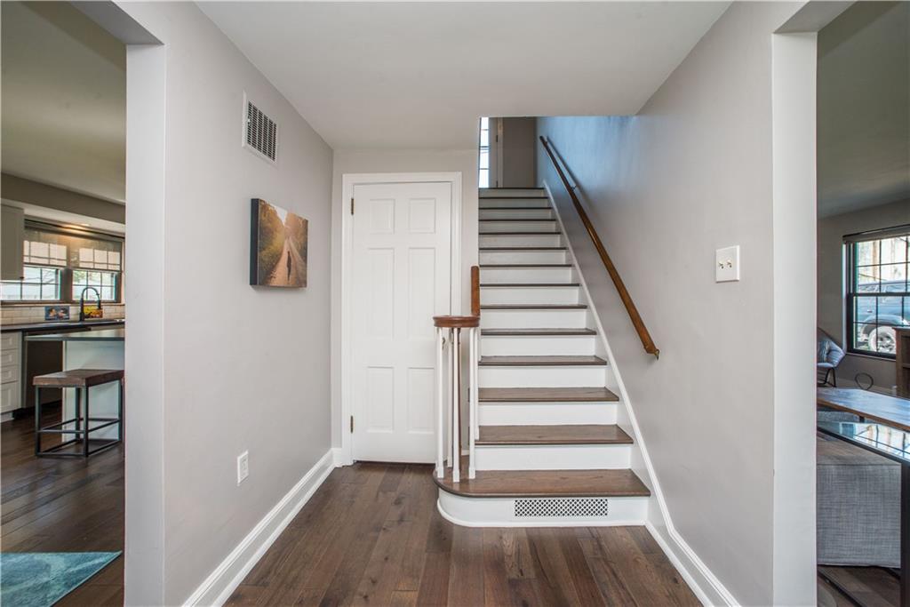 550 Westover Road Pittsburgh, PA 15228 - Photo 4 of 25 Gallery Image 4