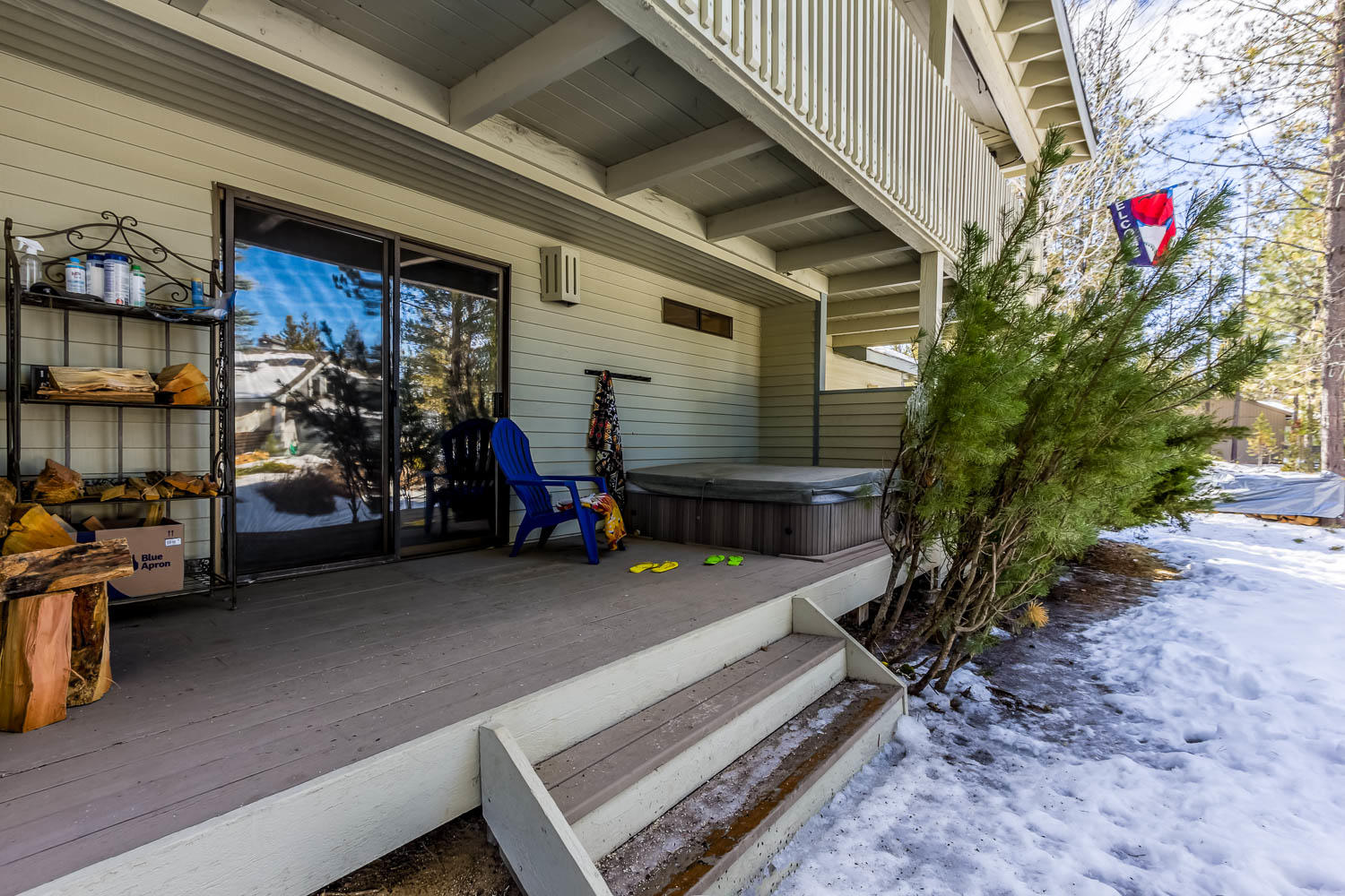 17704 Rogue Lane Sunriver, OR 97707 - Photo 25 of 26 a backyard of a house with seating space